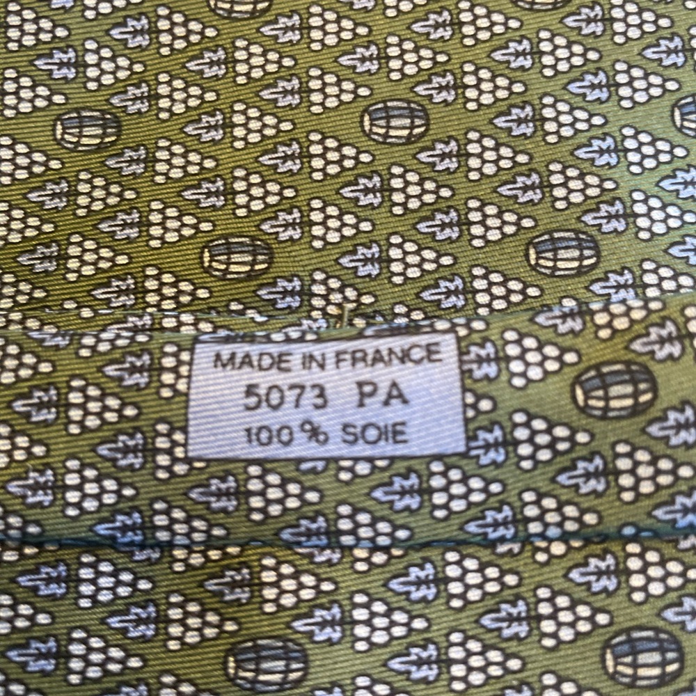 Hermes Green Grape and Wine Barrel Mens Silk Tie - Picture 4 of 7